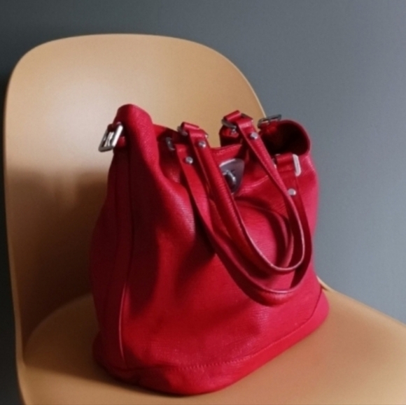 Longchamp Handbags - NWT Longchamp Vermillion red genuine leather bucket, tote,handbag bag